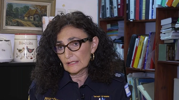 "מצב מסוכן": חרדים תקפו שוטרת ששכלה את בנה במלחמה | תיעוד