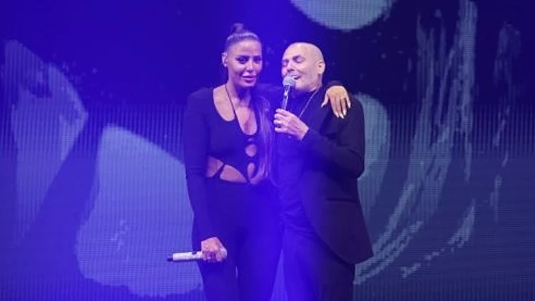 נסרין קדרי עם ישי לוי בהופעה