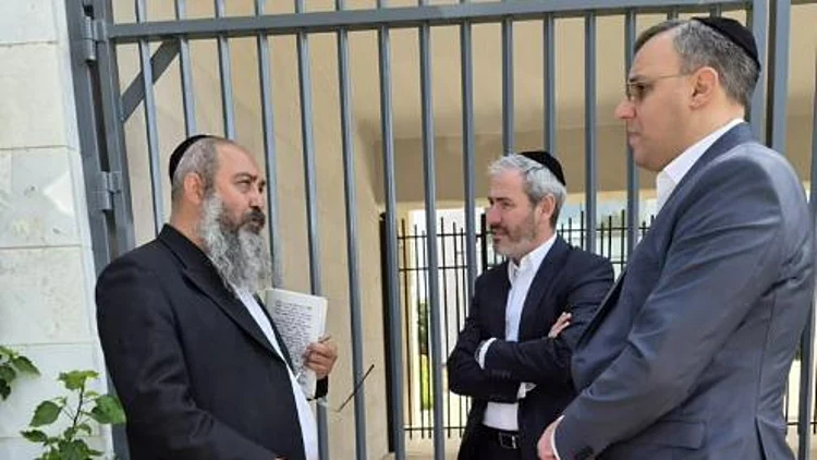 ביקור חברי הכנסת של ש"ס בכלא 10 לאות הזדהות עם עריקים