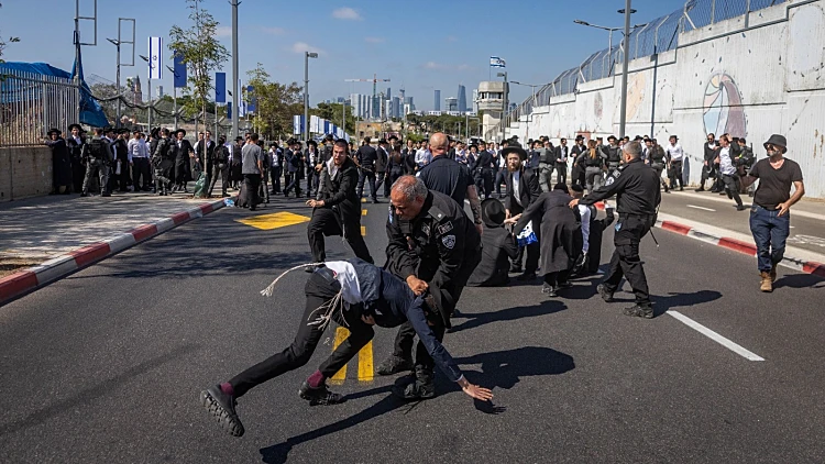 בי-ם ובאבו כביר: מהומות אלימות במחאת חרדים על מעצר עריקים