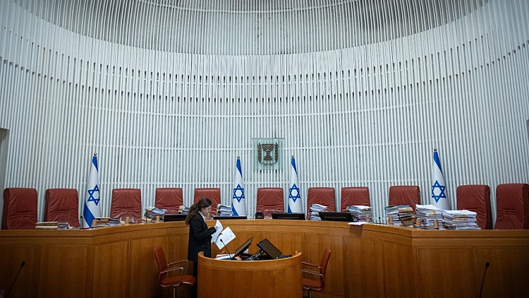 נשיאי העליון בדימוס מתריעים: "הממשלה מובילה לאנרכיה"