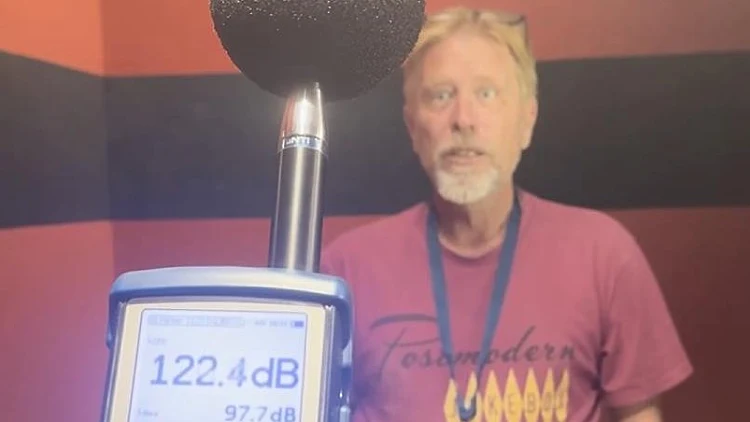 צעקה של 122 דציבלים: האיש הביישן ששבר שיא עולמי