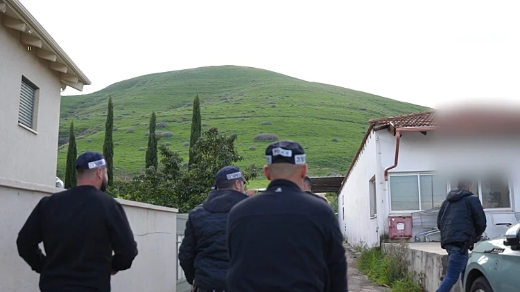 נישואי הקטינים: המשטרה פשטה על יבנאל, חברי קהילה עוכבו לחקירה