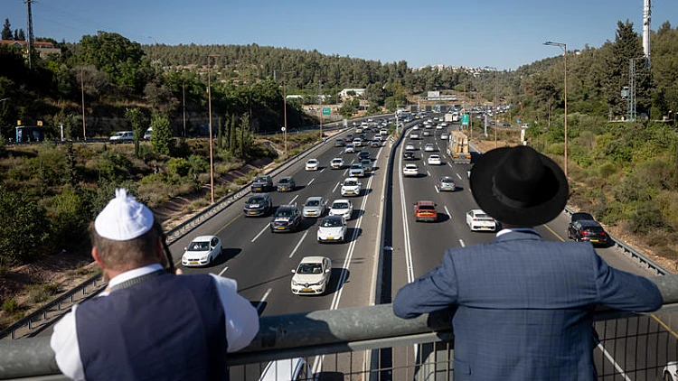 דרך ארץ: תמונות המצור על מדינה שלמה - בשם מאבק החרדים