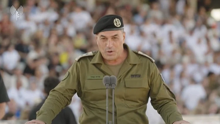 הרמטכ"ל אייל זמיר בטקס סיום קורס קצינים בבה"ד 1