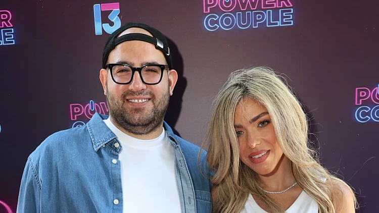 אנחנו יודעים מאיפה כוכבת "פאוור קאפל" מוכרת לכם
