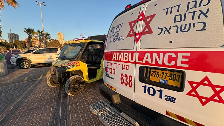 אמבולנס בחוף הים באשדוד