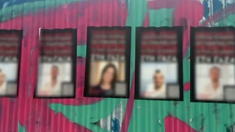 עם שמות ותמונות שנתלו ברחובות: לוחמי השייטת על הכוונת בחו"ל