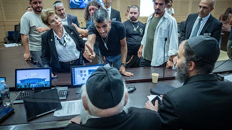 הלום הקרב בכנסת: "זחלנו ואספנו את החלקים של החברים שלנו"