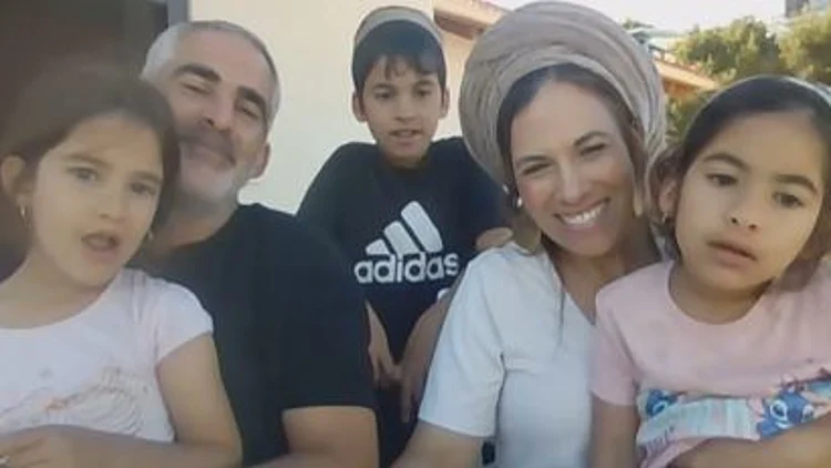 המשפחה שעברה עם עשרת ילדיהם ליישוב צמוד גדר: "הלב נפתח"