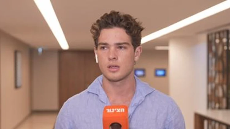 כוכב הרשת הפרובוקטיבי ביקר בארץ - ועורר סערה: "הריאיון נגמר"