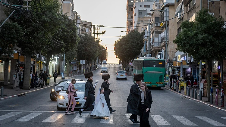 מדרכה לגברים - ואחרת לנשים: בבני ברק מתכננים הפרדה מגדרית