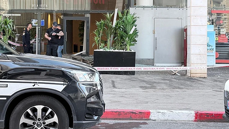 נזק שנגרם לעסק בראשל"צ מהשלכת רימון
