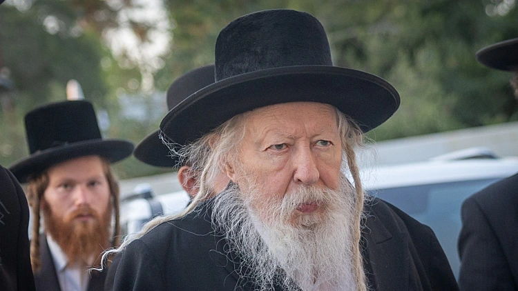 ההפגנות, הקרע בחסידות - והנחיית האדמו"ר "להתיש את המשטרה"