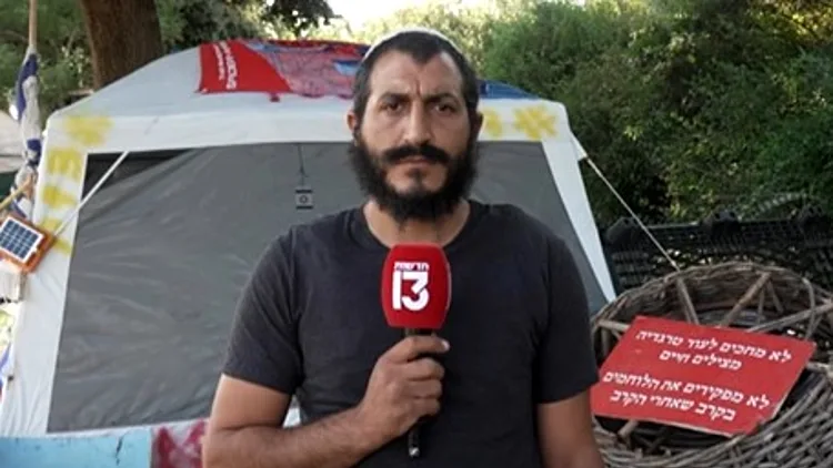 עימות אלים במאהל המחאה: "אני לא נגעתי בו, הוא הוציא עליי סכין"