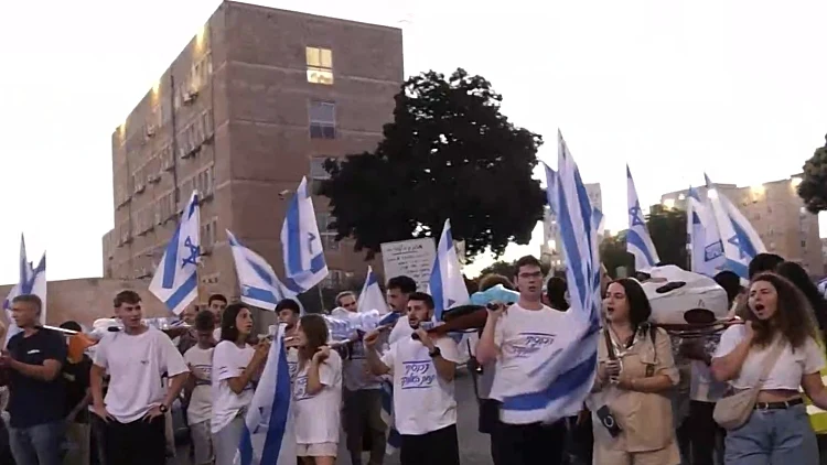 "אל תעוותו את התורה": המתגייסים שנאבקים בהשתמטות החרדים