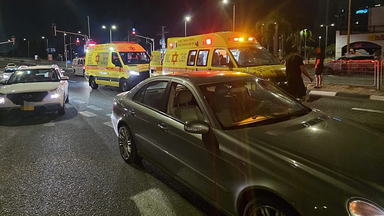 הולך רגל כבן 40 נהרג מפגיעת רכב בצומת חדרה