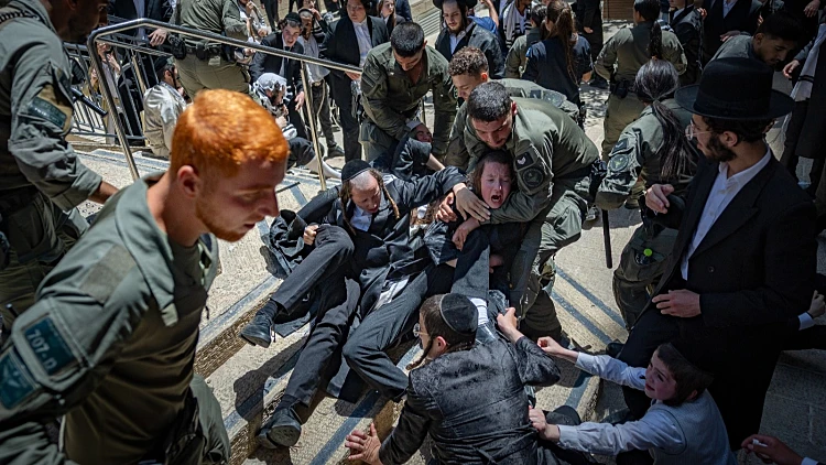 שבוע חמישי ברצף: חרדים הפגינו בי-ם נגד הקפה שפתוח בשבת