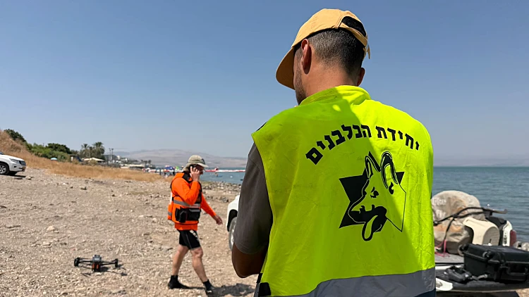חיפושים בכנרת אחר גבר שנכנס למים וטרם אותר: "חשש לחייו"