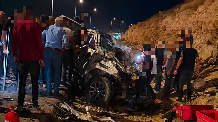 גבר כבן 50 נהרג בתאונת דרכים בנגב, שניים נוספים נפצעו קשה