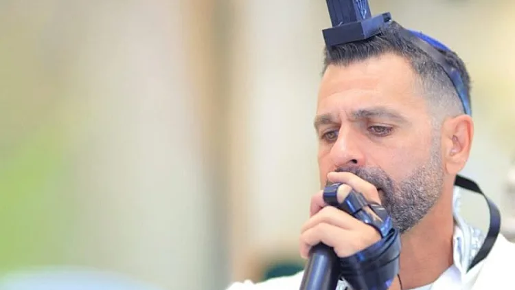 הזמר והפייטן אבישי לוי