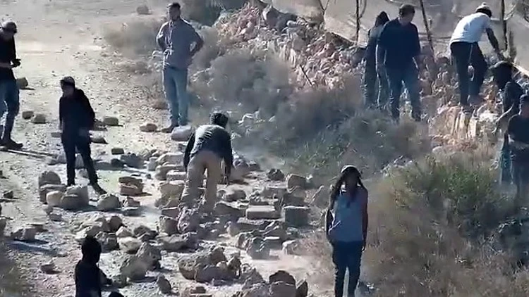 כוחות הגיעו לקוסרה, המתנחלים שלחו תגבורת - והמצור נמשך