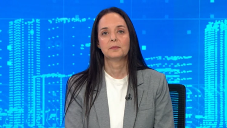 המנהלת שעברה השפלה מול העובדים והלקוחות