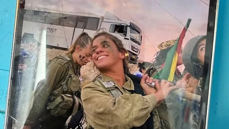קנה טלפון מגנב - רק כדי להחזירו ללוחמת בשומר המסך