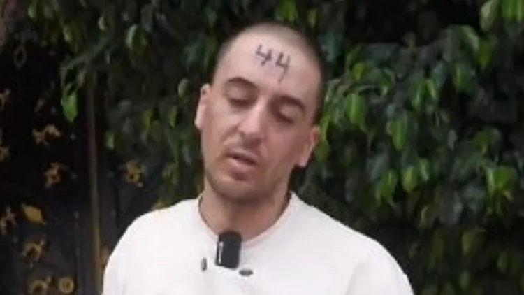 אחד העצורים בקבאטיה והסימון על מצחו