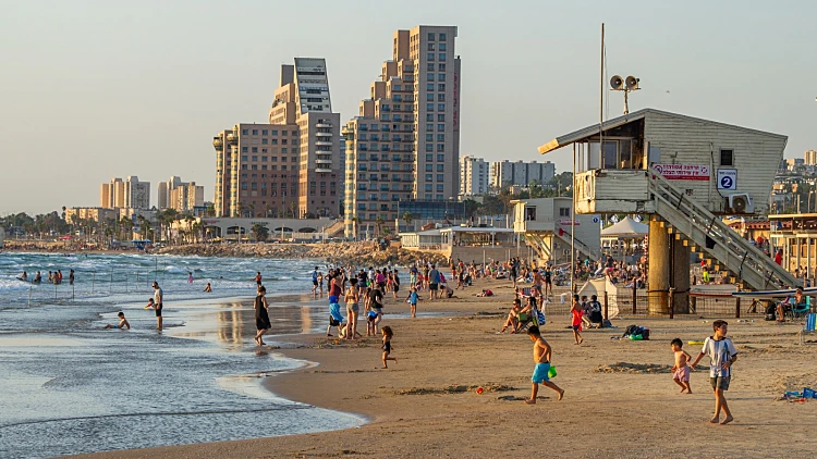 משרד הבריאות הורה לסגור את כל החופים בחיפה: "לא להיכנס לים"
