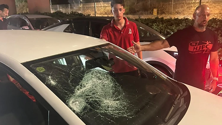 "ריססו עם גז פלפל": אוהדי מכבי ת"א תקפו, המשטרה לא גבתה עדות