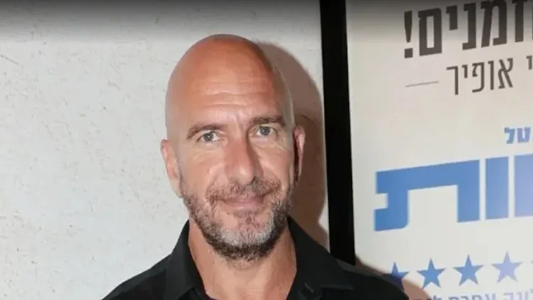 בלי אשתו לשעבר ולצד בנותיו: אסי כהן בקאמבק בסטטוס החדש