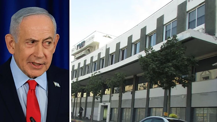 רה"מ בנימין נתניהו לצד משרדי עיתון "הארץ"