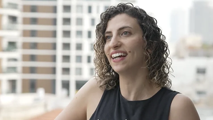 "כולם צועקים גם אם זה רק להגיד שלום": הכירו את שנינה ספוזניקוף