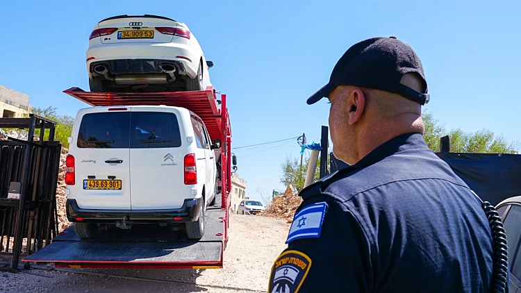 בעקבות תחקיר חדשות 13: נעצר בעל המגרש שמכר מכוניות מסוכנות