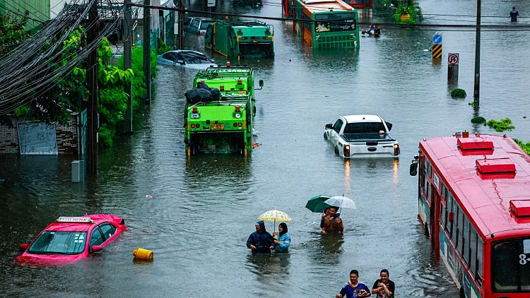 300 מילימטרים של גשם ביומיים: בנגקוק הוכרזה כאזור אסון