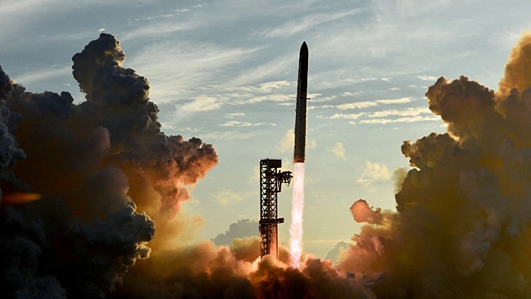 ההישג של SpaceX ואילון מאסק - והפיצוץ הדרמטי על כן השיגור
