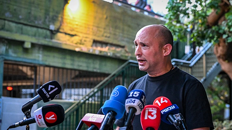 בנט: "נתניהו מוביל בעצמו את הסכנה החמורה ביותר; צה"ל יקרוס"