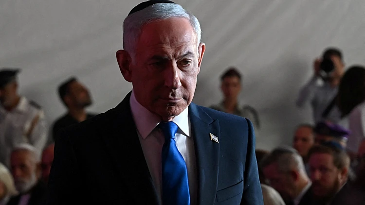 רה"מ נאם על "מיגור חמאס", אב שכול צעק: "לא הגנת על בני, בושה"