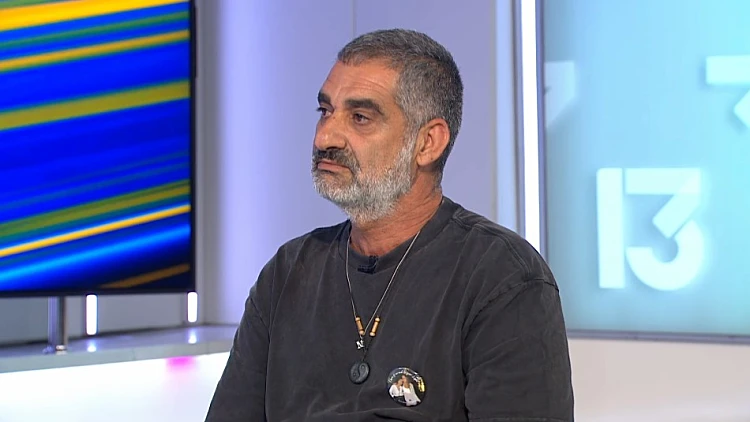 האב שאיבד את שתי בנותיו בנובה: "המנהיגים הופכים את הכאב לסבל"