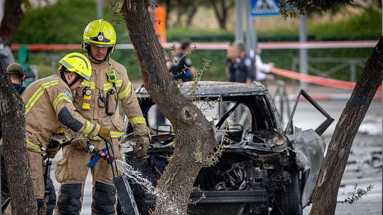 ניסיון חיסול בי-ם: עבריין מוכר נפצע קשה בפיצוץ רכב, בנו נפצע בינוני