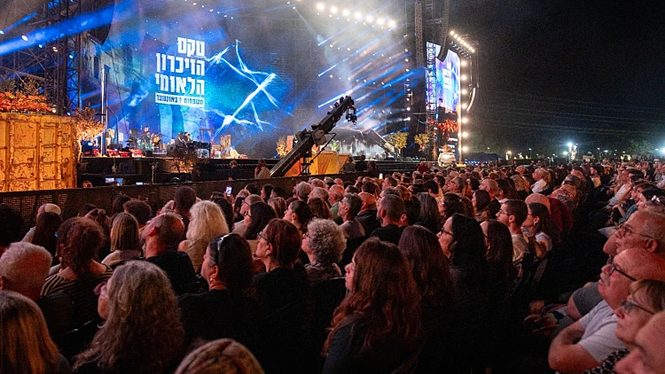רבבות בטקס הזיכרון הלאומי ל-7.10: "רק אם נזכור, נוכל לתקן"