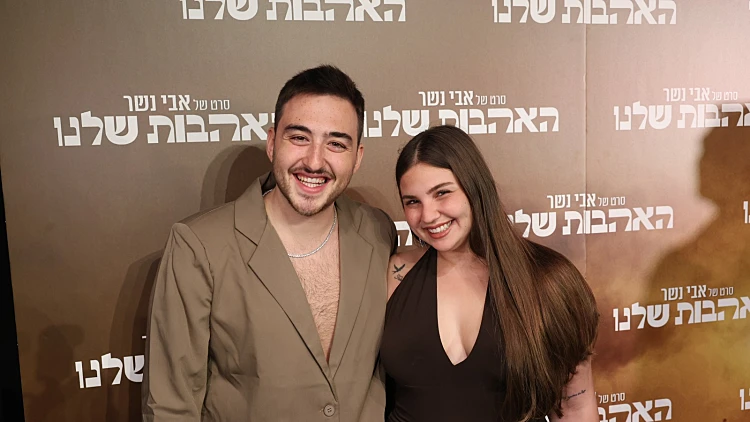 "מביך או לוותר?": אלעד תורג'מן בפרמיירה עם בגדים של שיר טרן