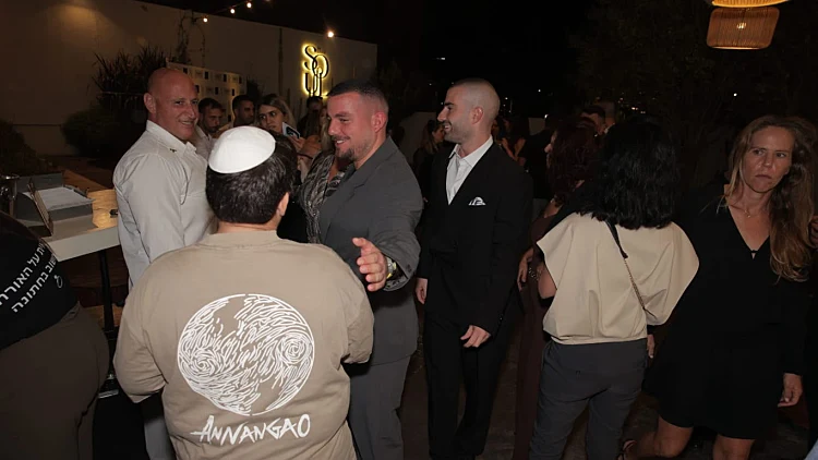 האחים אדם