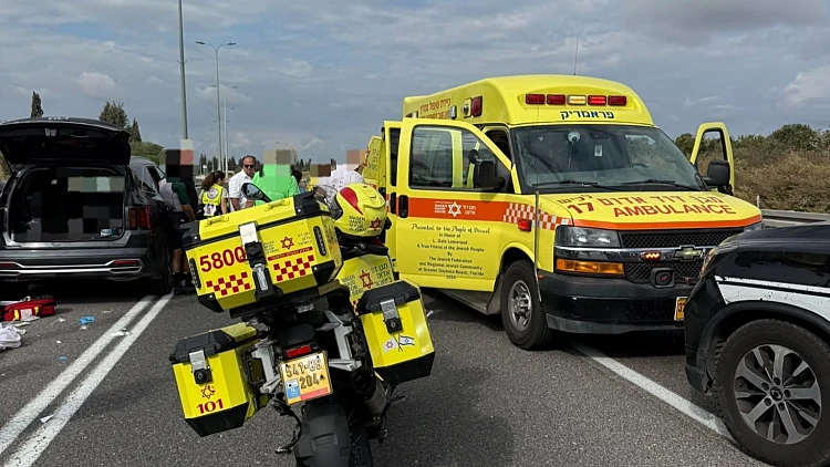 אמבולנס מד"א בכביש 3, סמוך לצומת יסודות
