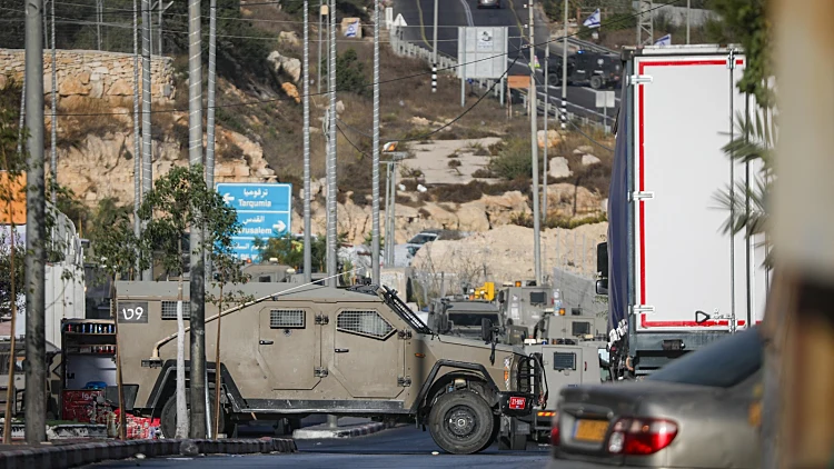 אחרי הפיגוע: צה"ל מכתר את חברון, לוחמים פועלים בבתי המחבלים