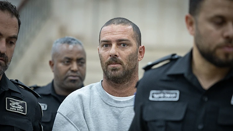 אישום נגד רבש"ץ בשומרון: ירה לעבר רכב - ופצע פלסטינית בת 18