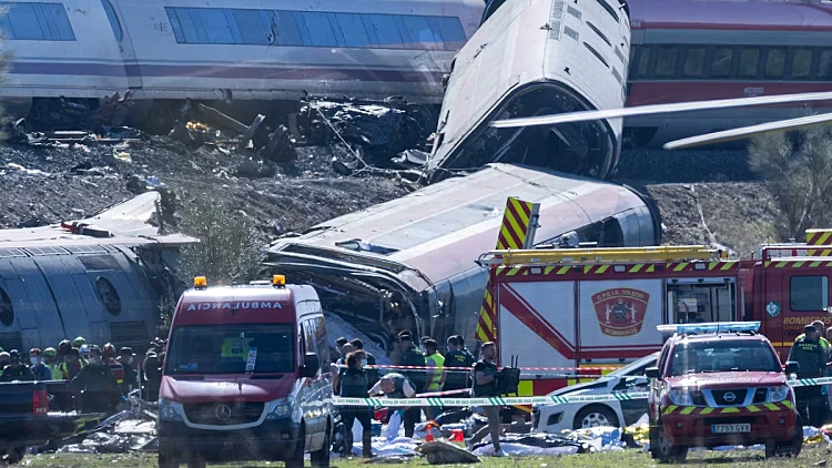 אסון בספרד: לפחות 64 הרוגים ועשרות פצועים בהתנגשות רכבות
