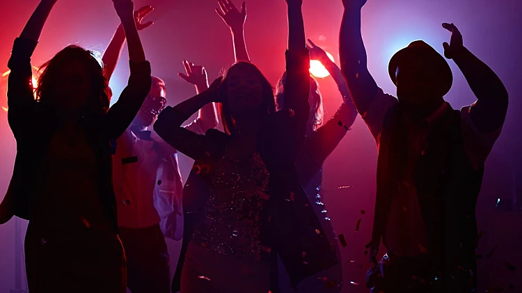 מבר ועד קזינו: בילויים ליליים בוורנה