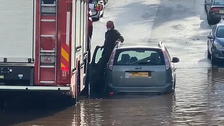 גשם, ברקים ורעמים ברחבי הארץ; בתים הוצפו ונהגים חולצו מרכבים